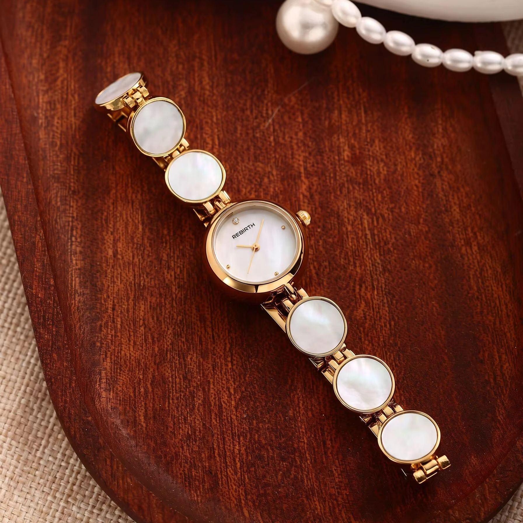 Edle Damen-Quarzuhr mit vierbl – Jewelry Like Watches Bewertung und Preis