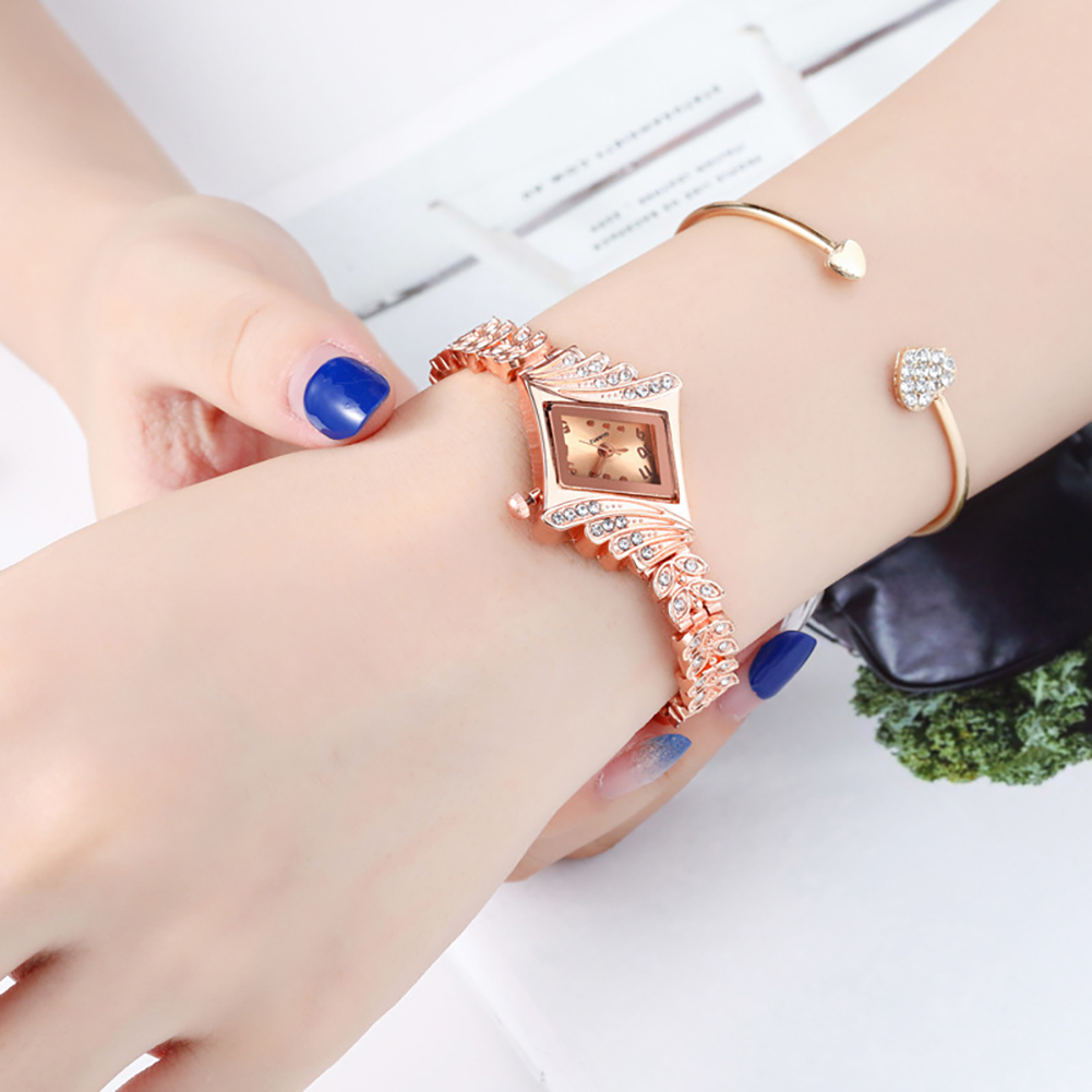 Einzigartige Rhombus-Uhr mit D – Unique Jewelry Watches Bewertung und Preis