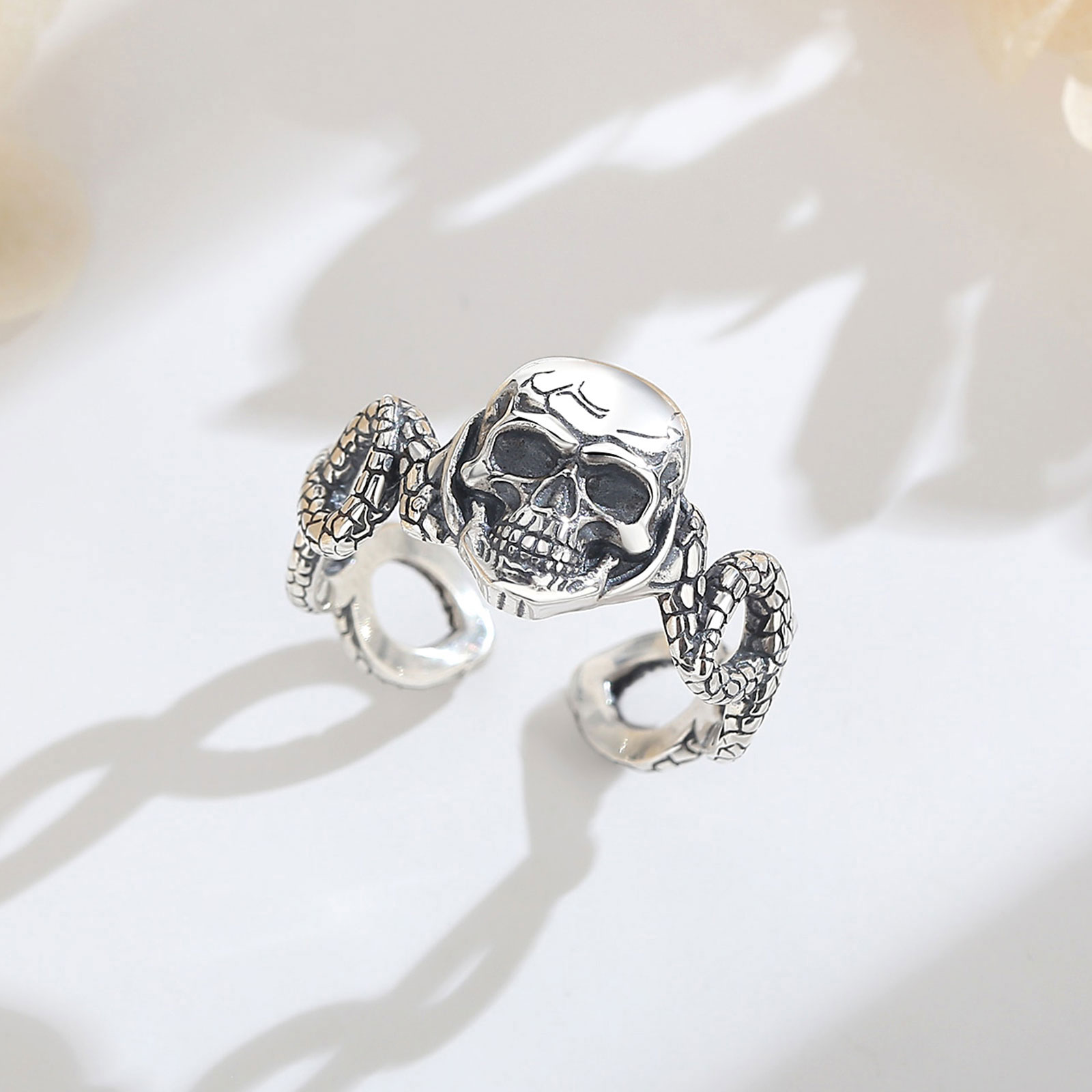 AEONSLOVE 925 Sterling Silber  – Gothic Skull Ring Bewertung und Preis